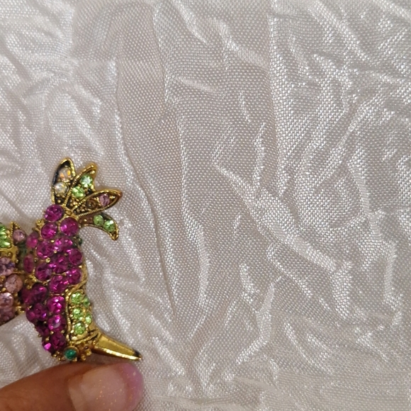 Vintage Gold Tone Pink Green Rhinestone HUMMINGBIRD Brooch - Picture 4 of 9
